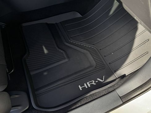 Used 2025 Honda HR-V Sport image 14