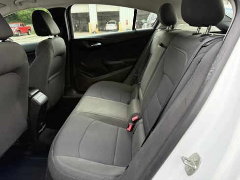 Used 2018 Chevrolet Cruze LT w/ Convenience Package FWD image 21