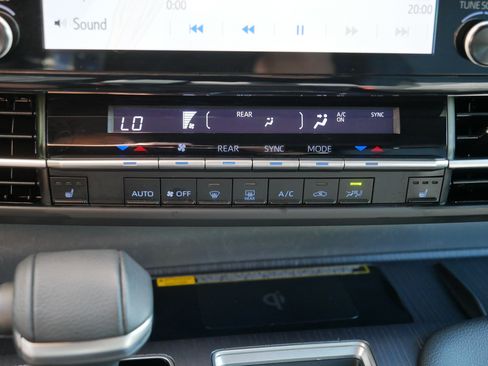 Used 2022 Toyota Sienna XSE w/ XSE Plus Package FWD image 22