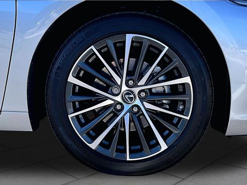 Certified 2023 Lexus ES 250 w/ Premium Package AWD/4WD image 10