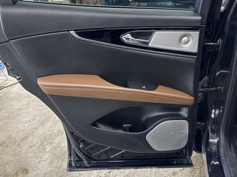 Used 2023 Lincoln Nautilus Reserve w/ Equipment Group 202A image 23