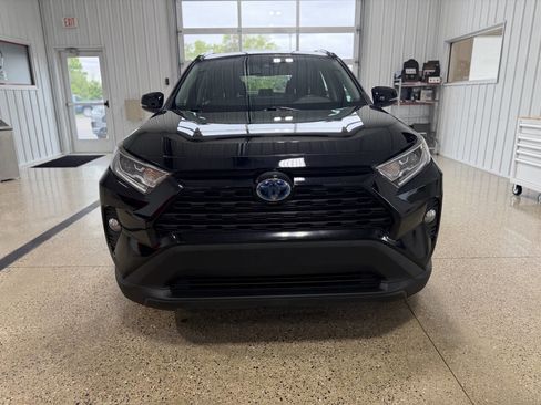 Used 2021 Toyota RAV4 XLE w/ Convenience Package AWD/4WD image 4