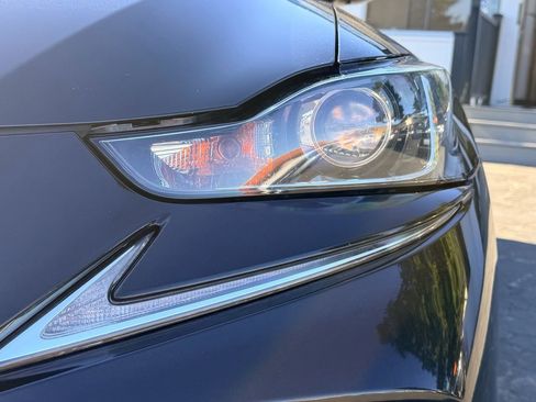 Used 2018 Lexus IS 300 image 10