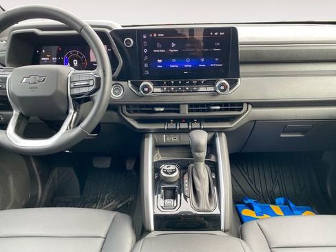 Used 2025 Chevrolet Colorado Trail Boss AWD/4WD image 11