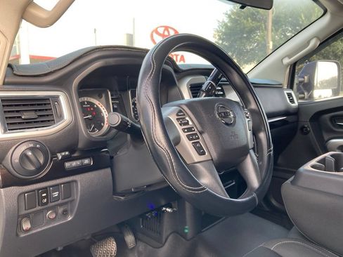 Used 2017 Nissan Titan SV AWD/4WD image 9