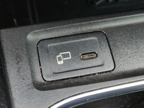 Used 2022 Mercedes-Benz GLB 250 4MATIC image 29