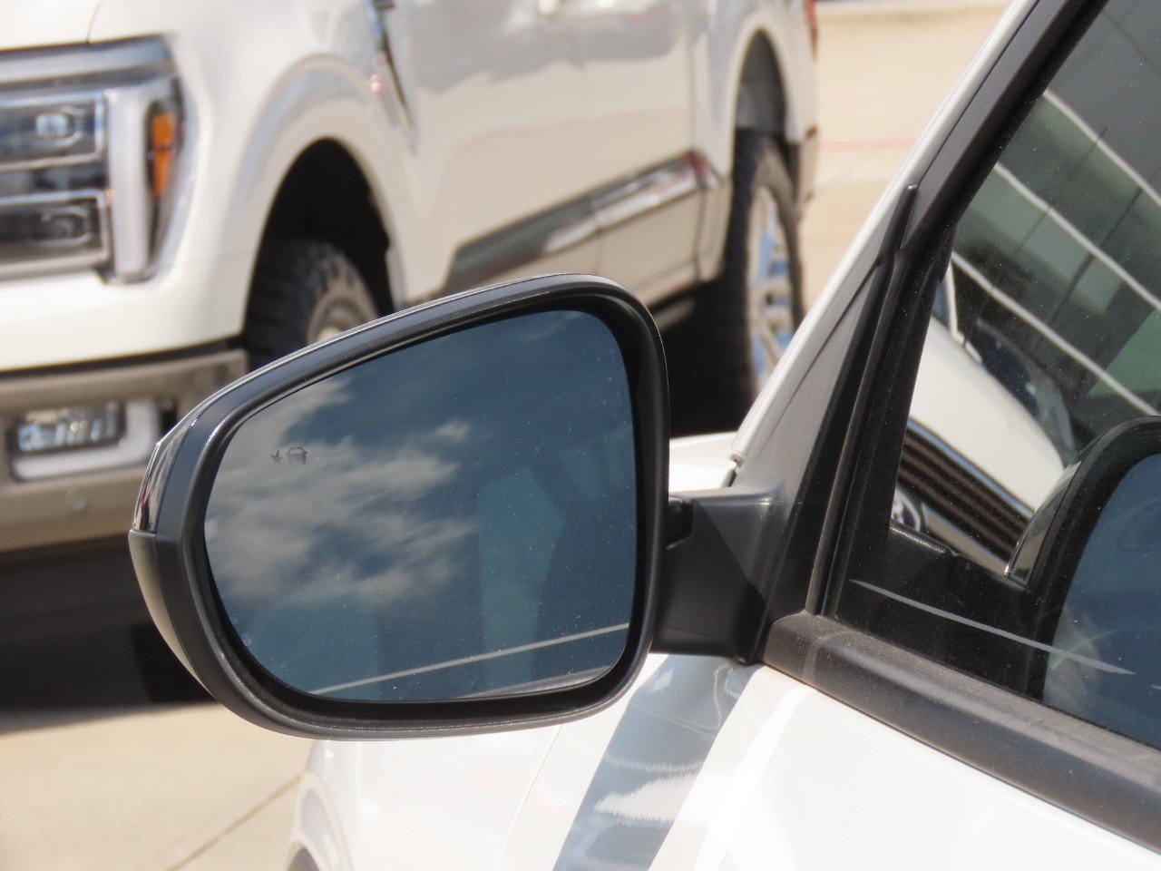 Used 2025 Chevrolet Trax RS w/ Sunroof Package FWD image 18