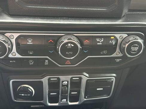Used 2018 Jeep Wrangler Unlimited Sport S AWD/4WD image 23