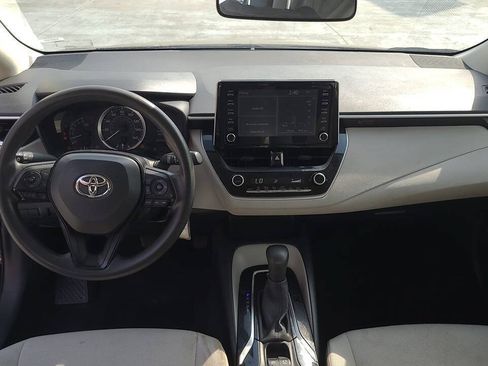 Used 2020 Toyota Corolla LE FWD image 3