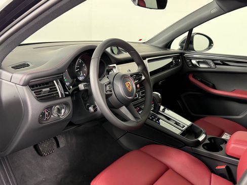 Certified 2026 Porsche Macan AWD/4WD image 4
