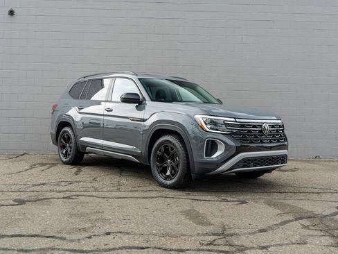 Certified 2026 Volkswagen Atlas Peak Edition AWD/4WD image 8