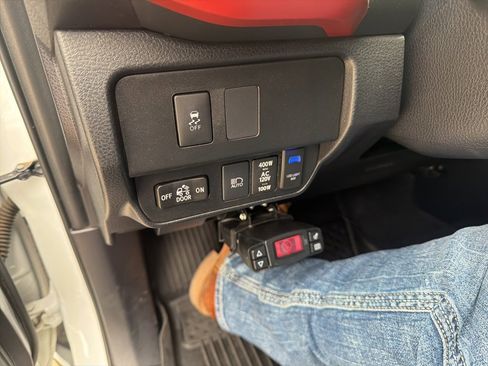 Used 2020 Toyota Tacoma TRD Sport image 11