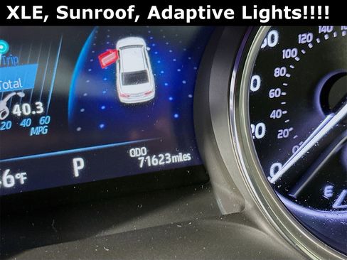 Used 2018 Toyota Camry XLE image 13