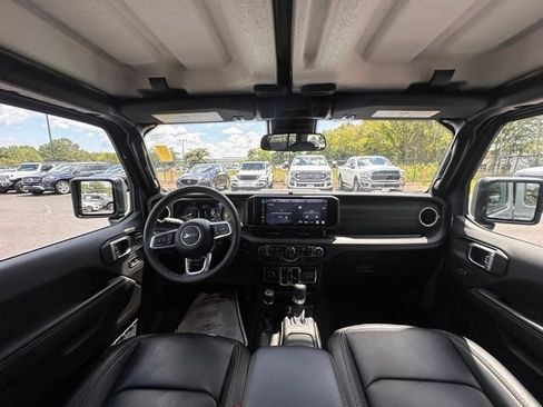 Used 2024 Jeep Wrangler Unlimited Sahara AWD/4WD image 2