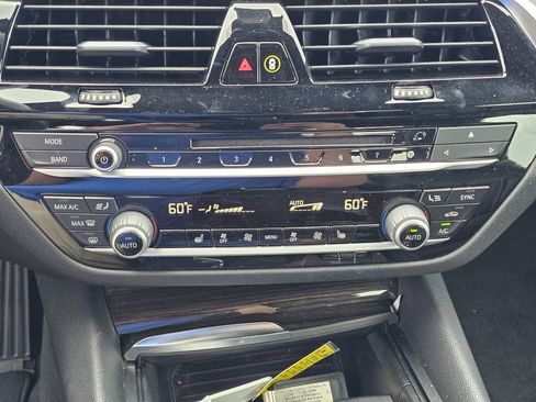 Used 2019 BMW 530e w/ Convenience Package RWD image 29