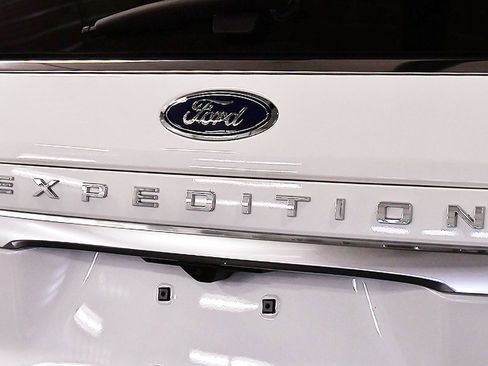 Used 2024 Ford Expedition Max Platinum image 10