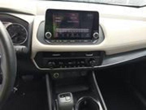 Used 2023 Nissan Rogue SV image 16