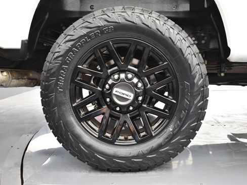 Used 2021 Ford F350 Lariat image 17