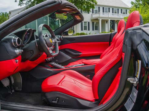 Used 2019 Ferrari Portofino RWD image 75