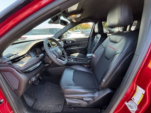 Used 2025 Jeep Compass Trailhawk AWD/4WD image 25