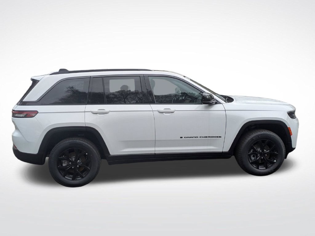 New 2026 Jeep Grand Cherokee Altitude AWD/4WD image 2