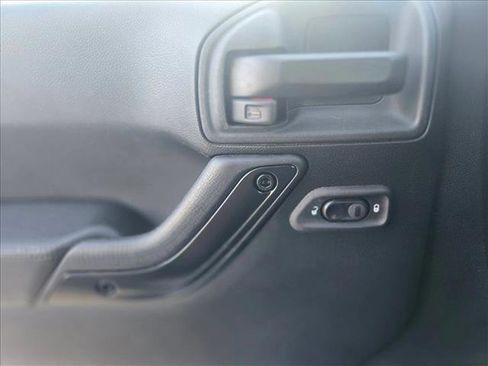 Used 2017 Jeep Wrangler Unlimited Sahara image 19