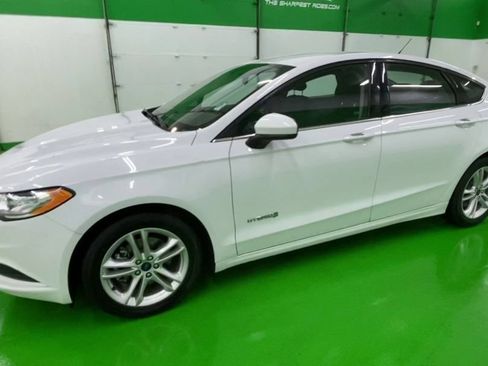 Used 2018 Ford Fusion SE FWD image 4