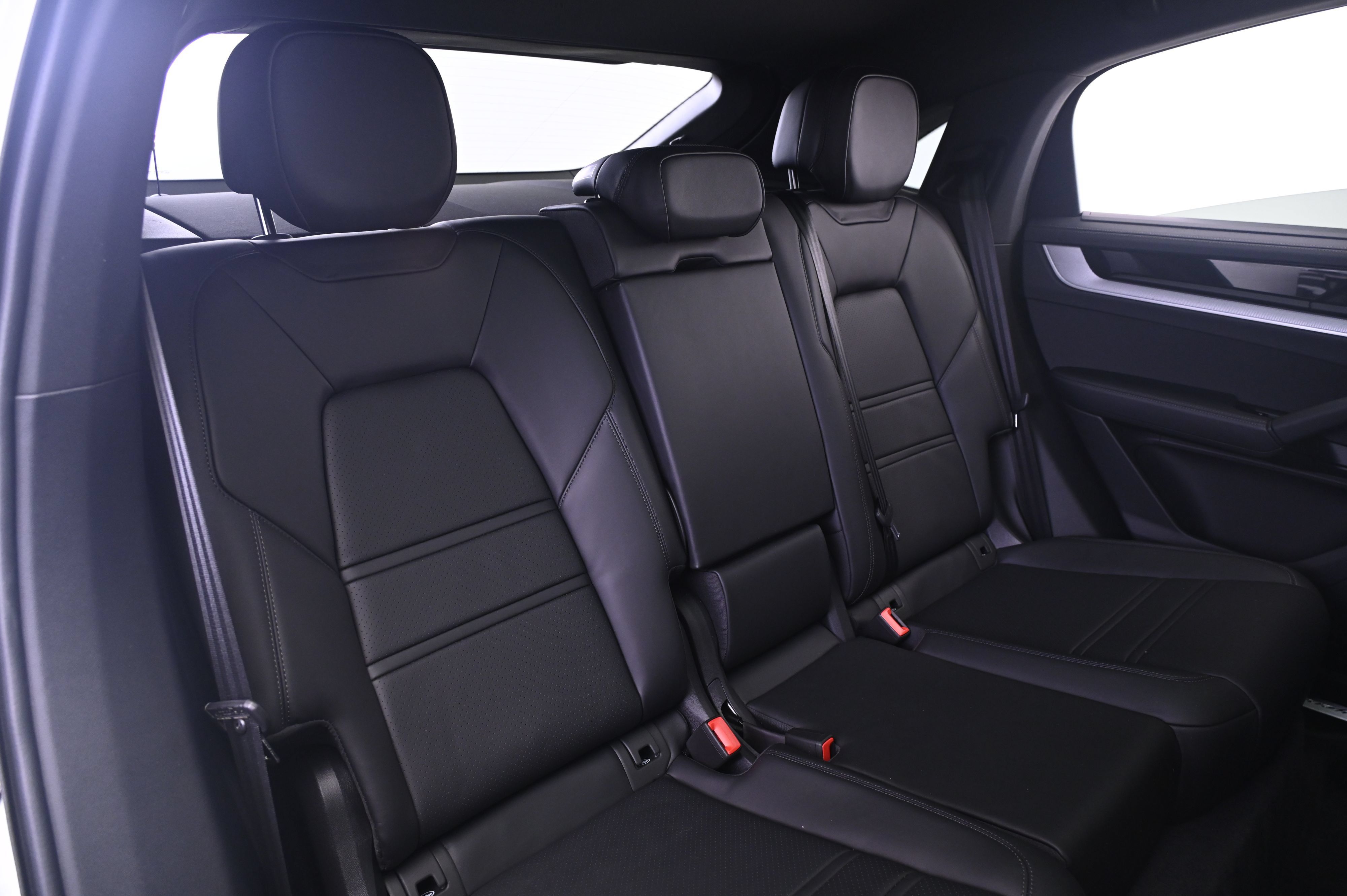 Certified 2026 Porsche Cayenne S AWD/4WD image 19