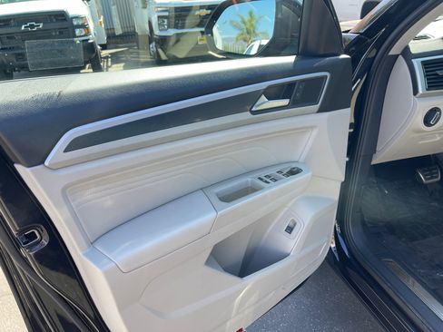 Used 2022 Volkswagen Atlas SEL R-Line image 26