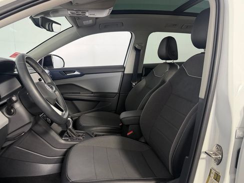 Used 2023 Volkswagen Taos SE w/ Panoramic Sunroof Package FWD image 19