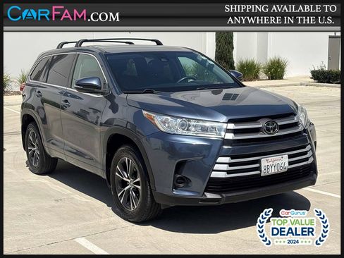 Used 2018 Toyota Highlander LE FWD image 1
