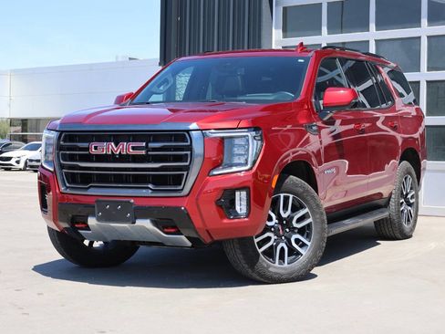 Used 2024 GMC Yukon AT4 w/ Technology Package AWD/4WD image 3