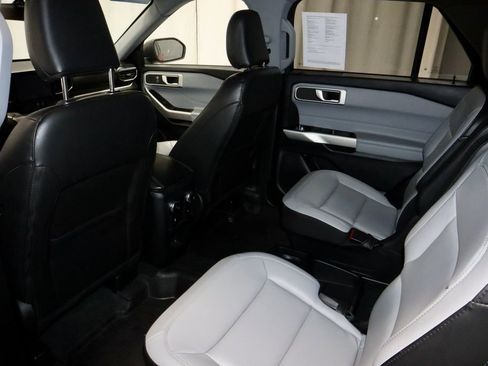 Certified 2021 Ford Explorer XLT w/ Equipment Group 202A AWD/4WD image 22