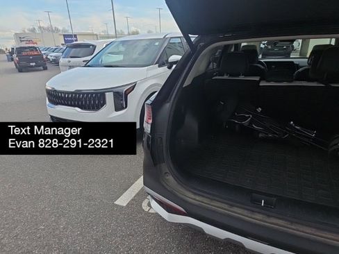 Used 2025 Kia Sportage EX w/ Premium Package image 9
