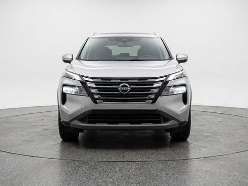 Used 2025 Nissan Rogue SV image 2