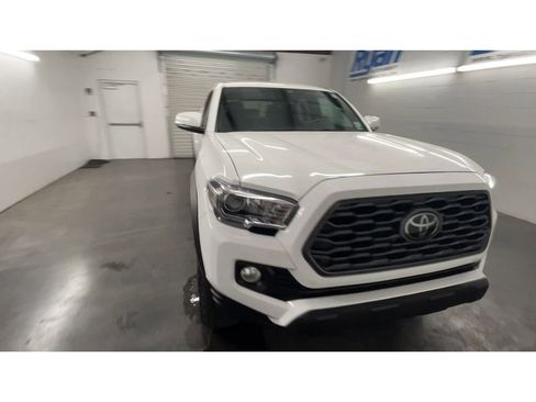 Used 2023 Toyota Tacoma TRD Off-Road image 3