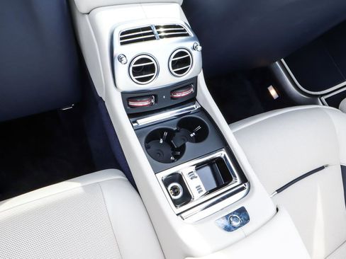 Used 2019 Rolls-Royce Dawn image 34