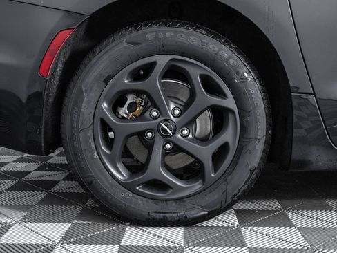 Used 2022 Chrysler Pacifica Touring-L w/ Uconnect Theater Family Group FWD image 49
