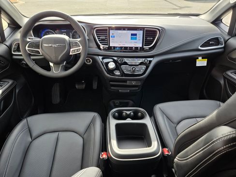 New 2026 Chrysler Pacifica Select image 11