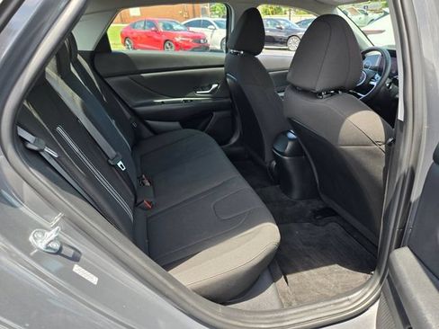 Used 2023 Hyundai Elantra SEL w/ Convenience Package FWD image 19