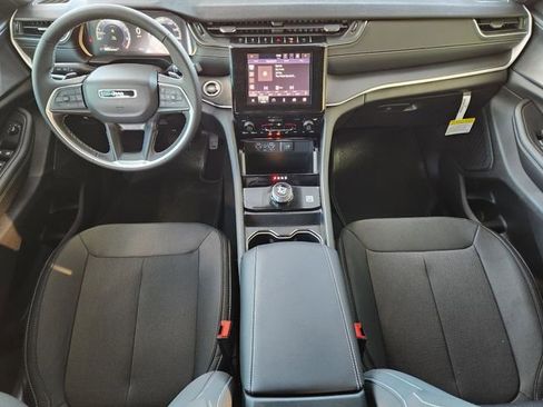 New 2025 Jeep Grand Cherokee L Laredo AWD/4WD image 18
