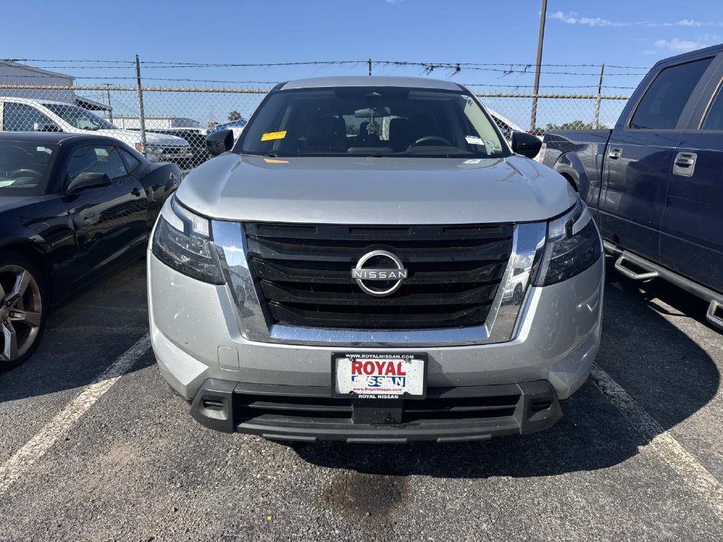 Used 2024 Nissan Pathfinder S FWD image 3