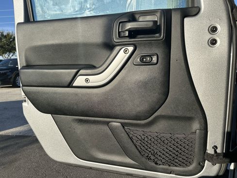 Used 2017 Jeep Wrangler Unlimited Sahara w/ Max Tow Package image 16