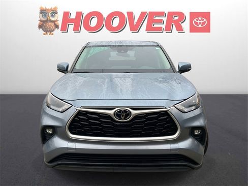 Used 2023 Toyota Highlander LE image 7