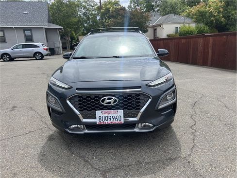Used 2021 Hyundai Kona Limited FWD image 2