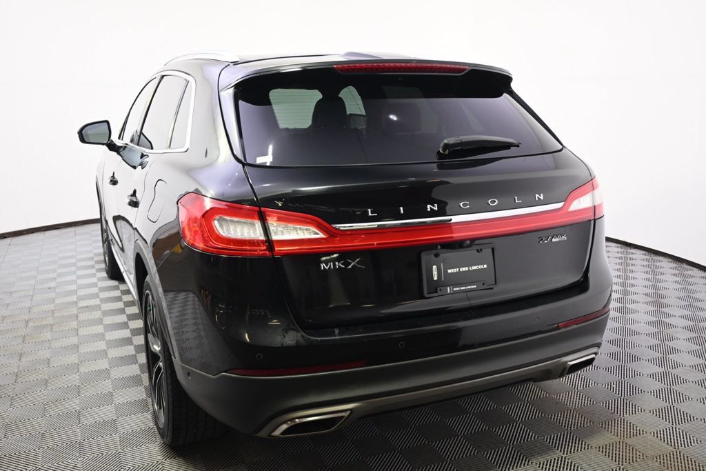 Used 2016 Lincoln MKX Reserve w/ Technology Package AWD/4WD image 4
