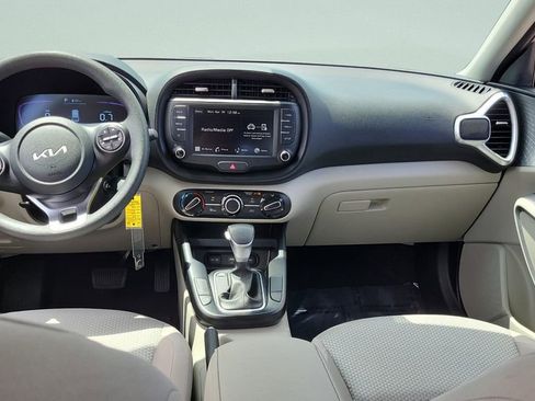 Used 2025 Kia Soul LX FWD image 19