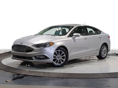 Used 2017 Ford Fusion SE w/ Fusion SE Technology Package image 1