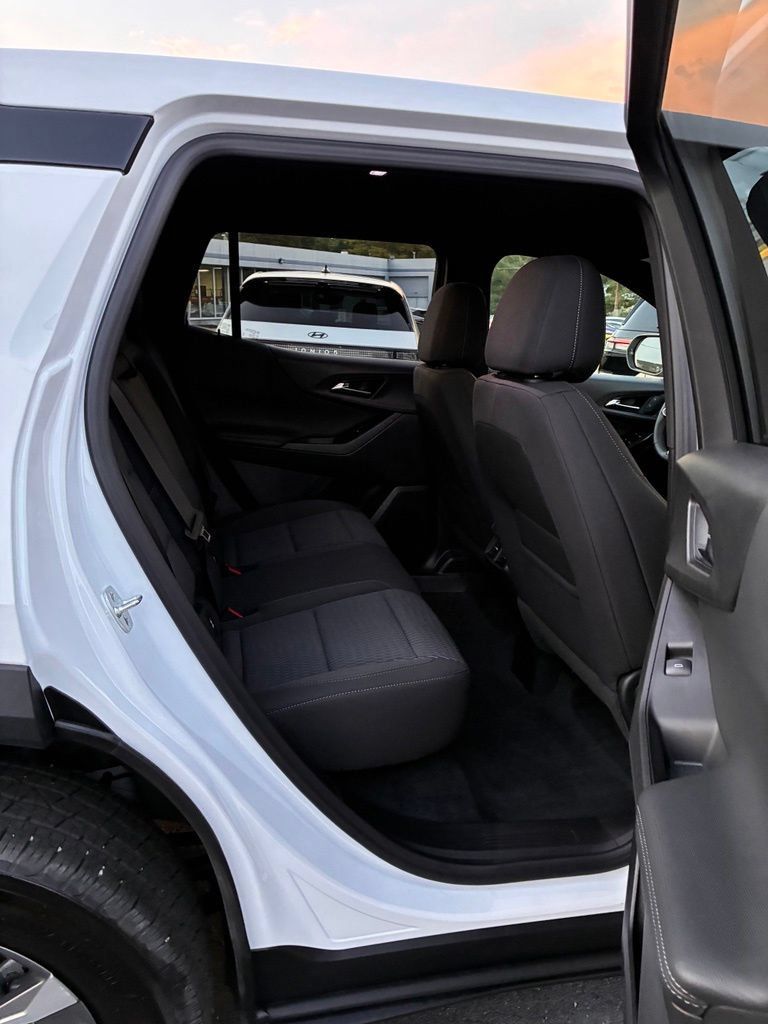 Used 2026 Chevrolet Equinox LT FWD image 23