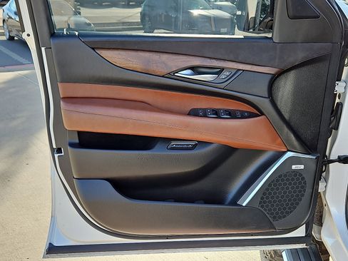 Used 2016 Cadillac Escalade Premium image 15